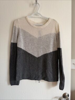 Design History Chevron Colorblock Crewneck Sweater - Cream & Gray